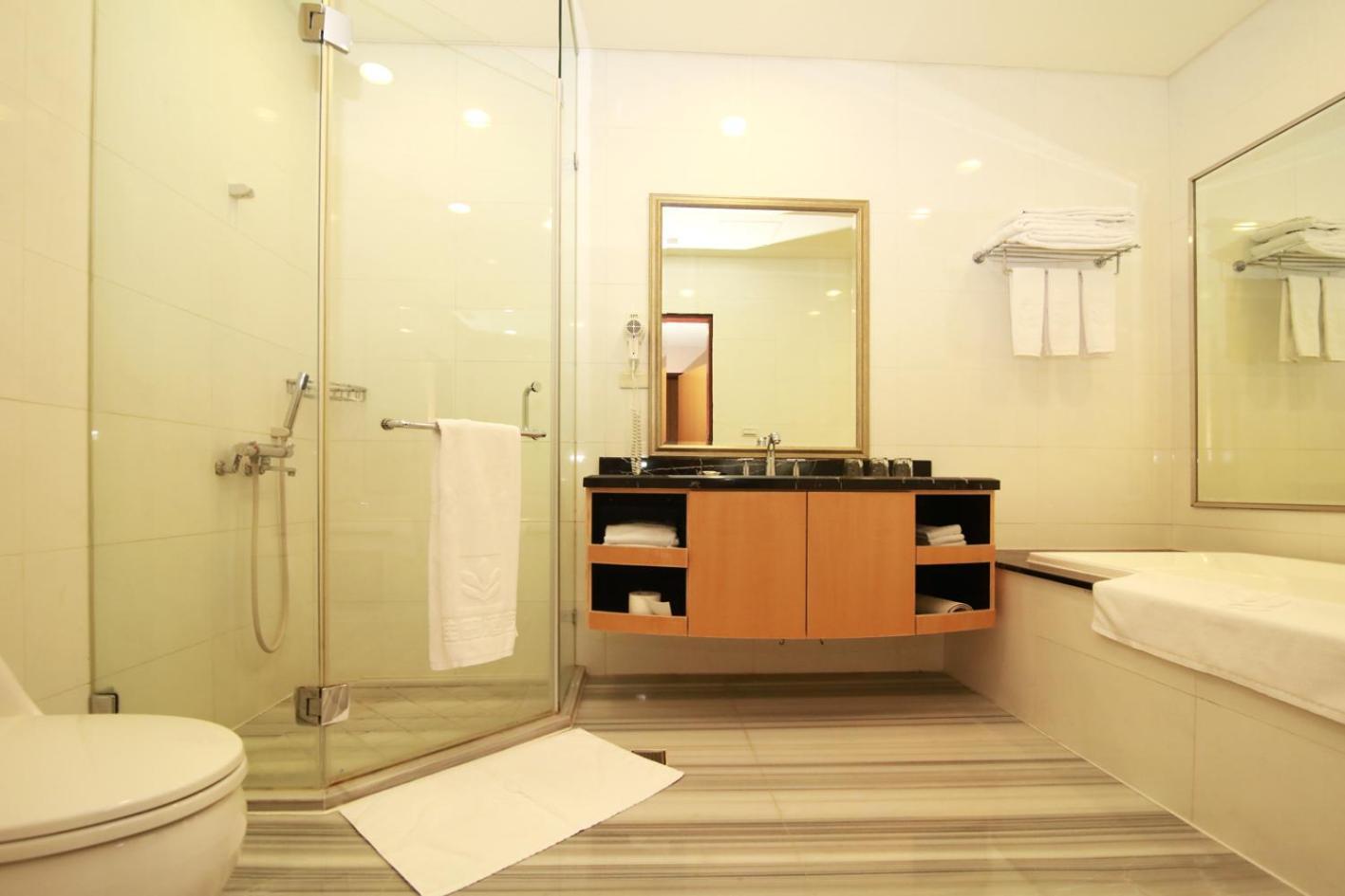 Queena Plaza Hotel Đài Nam Ngoại thất bức ảnh
