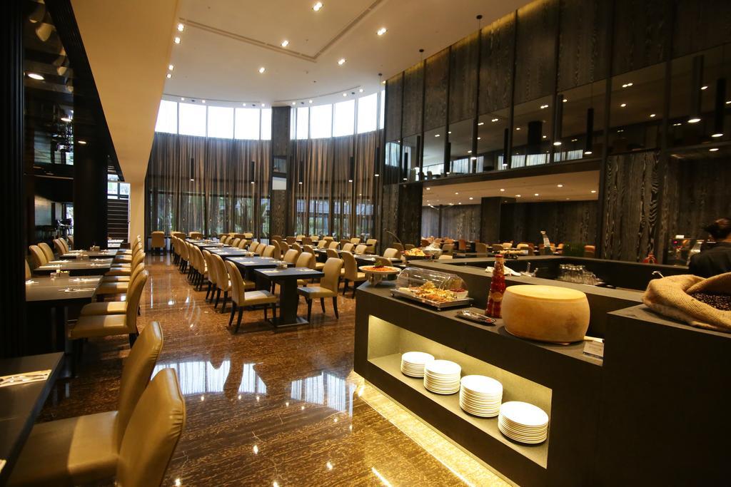 Queena Plaza Hotel Đài Nam Ngoại thất bức ảnh