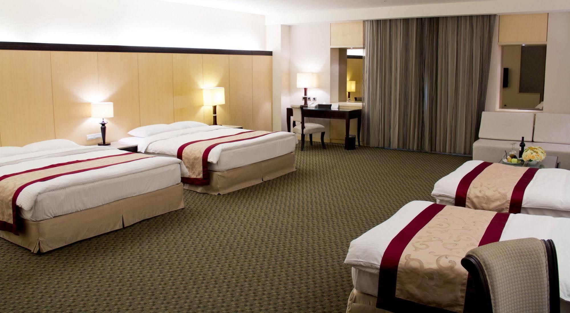 Queena Plaza Hotel Đài Nam Ngoại thất bức ảnh