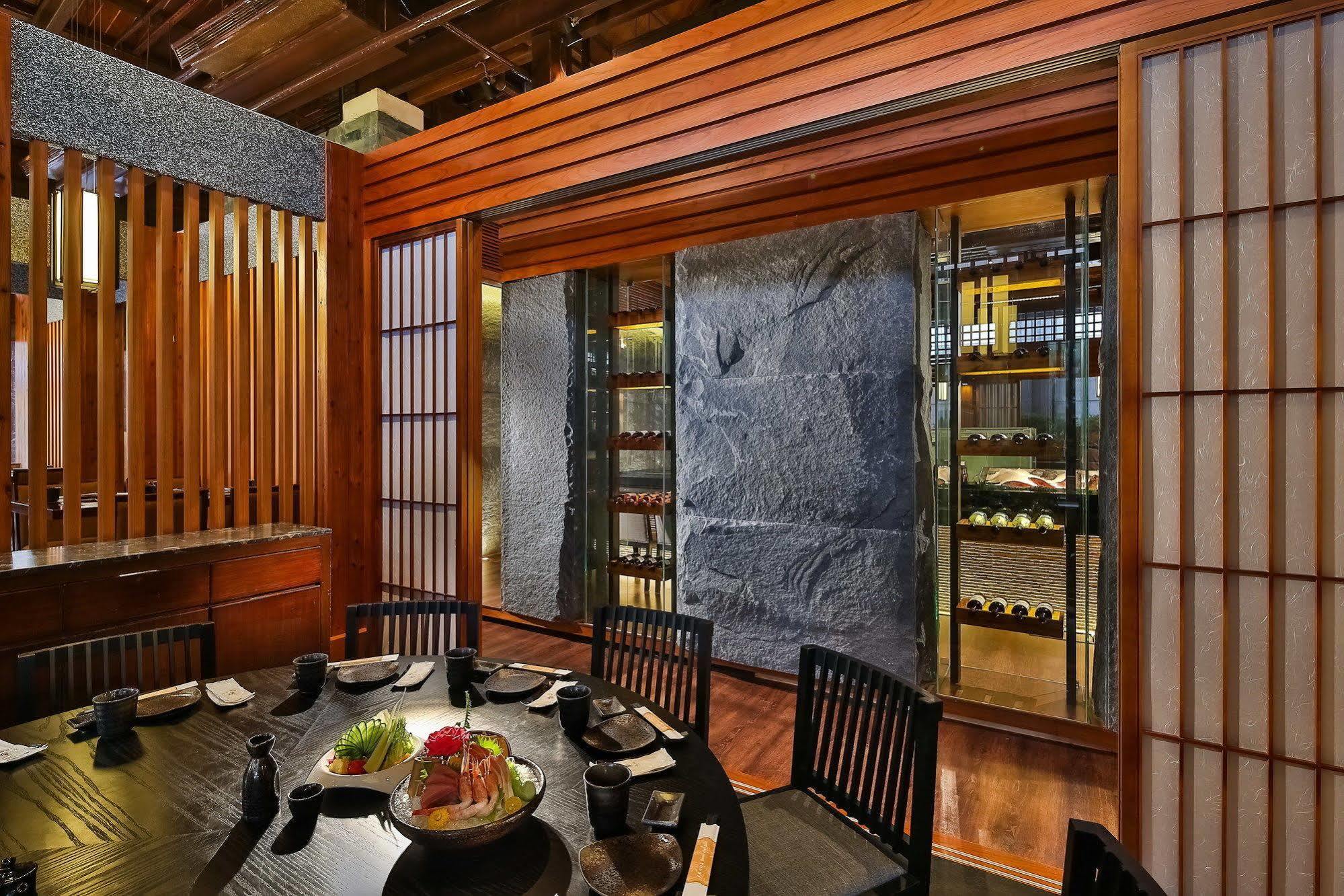 Queena Plaza Hotel Đài Nam Ngoại thất bức ảnh